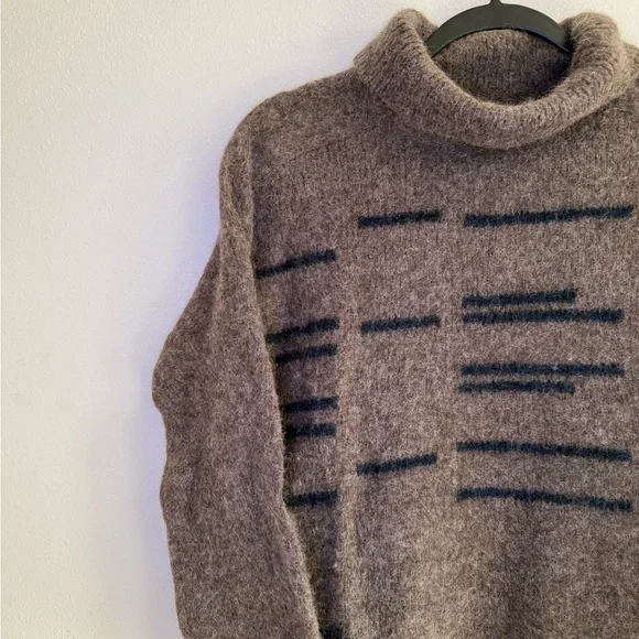 WRAP London Sweater - Picture 3 of 5